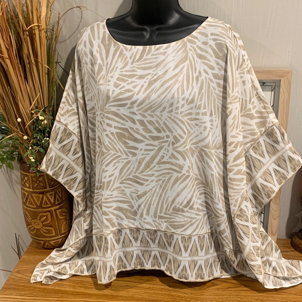 Beige And White Patterned Top - image 2